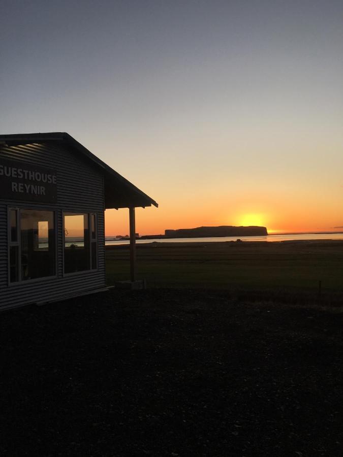 Guesthouse Reynir Vík Eksteriør billede